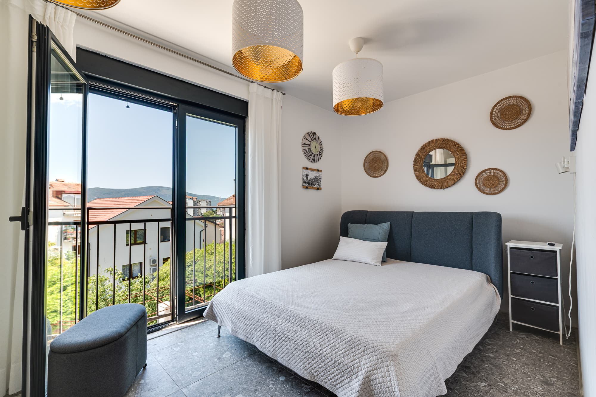 Moderný 3-izbový apartmán v centre Tivatu s výhľadom na more