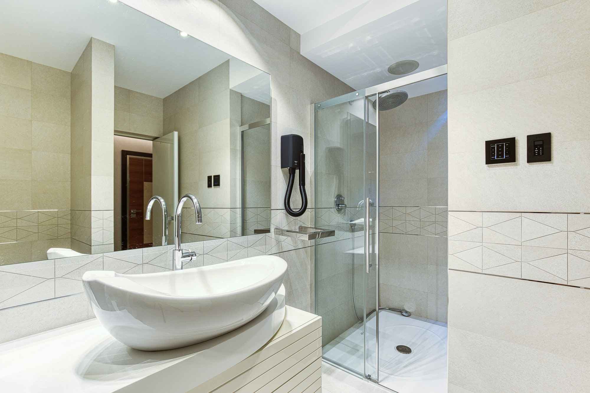 Elegantný dvojspálňový apartmán s exkluzívnym dizajnom v centre Budvy