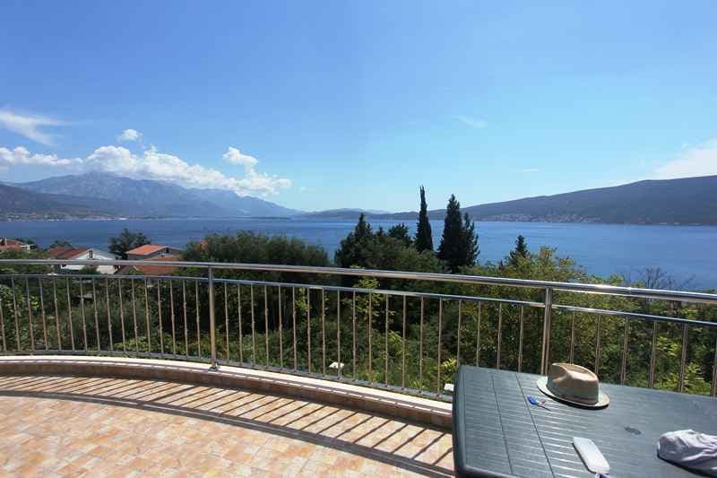 Villa in Baosici with sea view