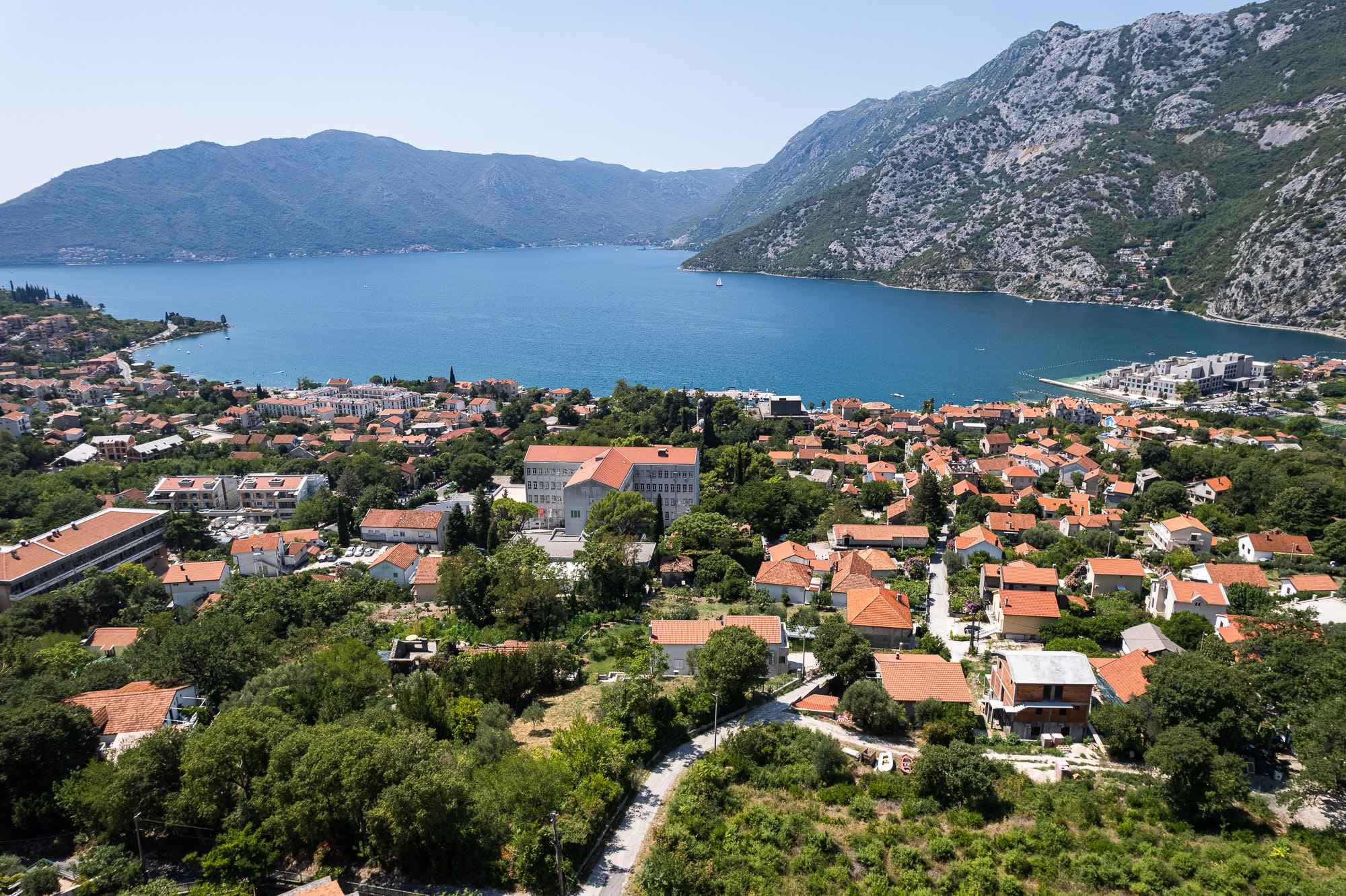 Plot with panoramic sea view in Risan, Montenegro — 910 m²