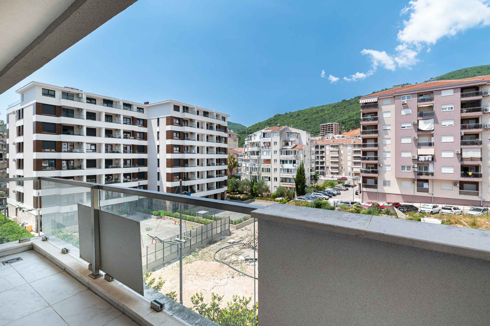 Priestranný a vzdušný apartmán v centre Budvy