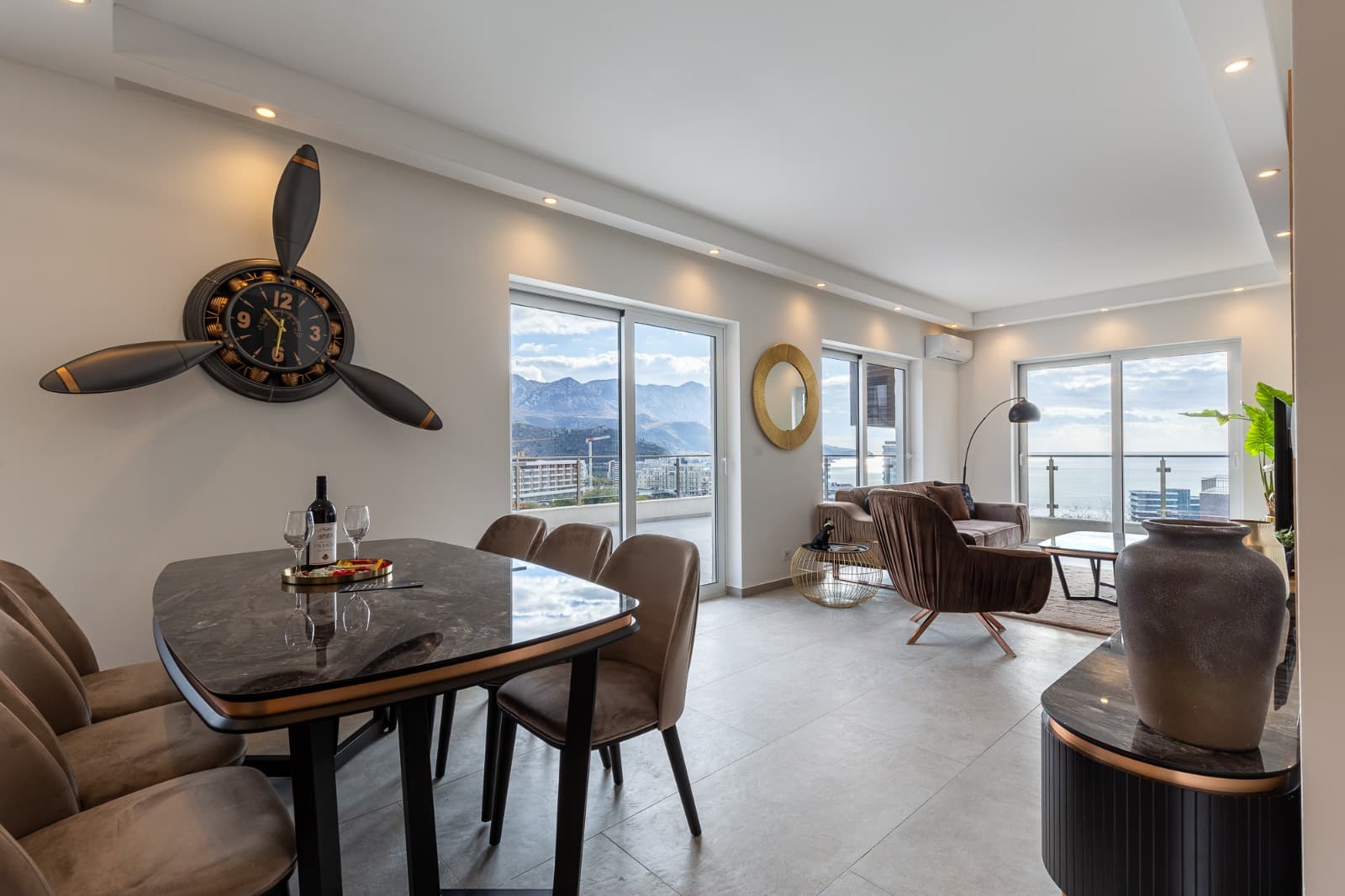 Na predaj priestranný a luxusne zariadený štvorizbový apartmán v komplexe Sunny Side