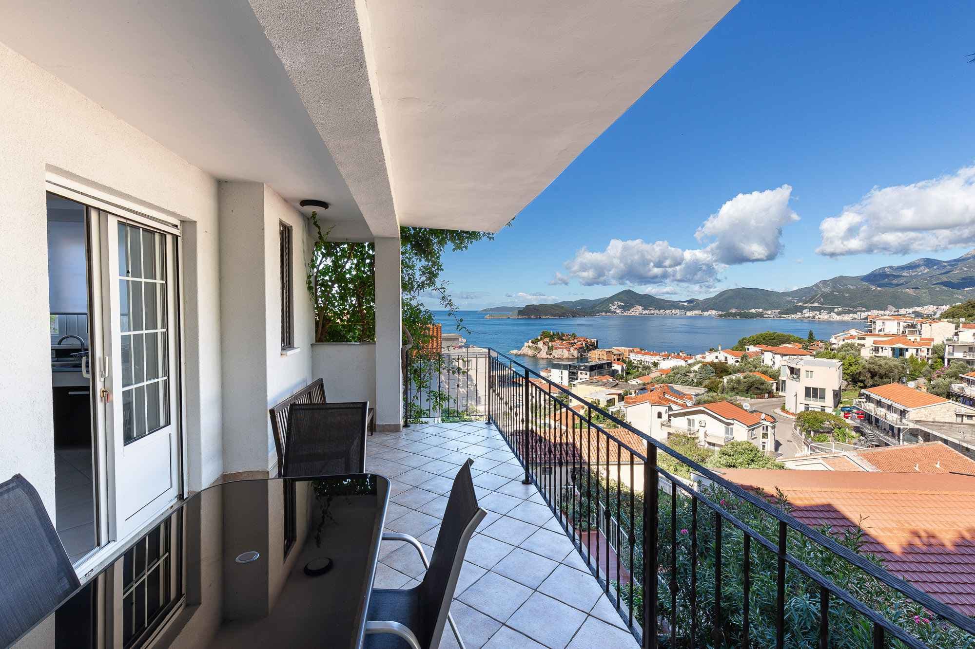 Apartmán s výhľadom na ostrov Sveti Stefan na predaj