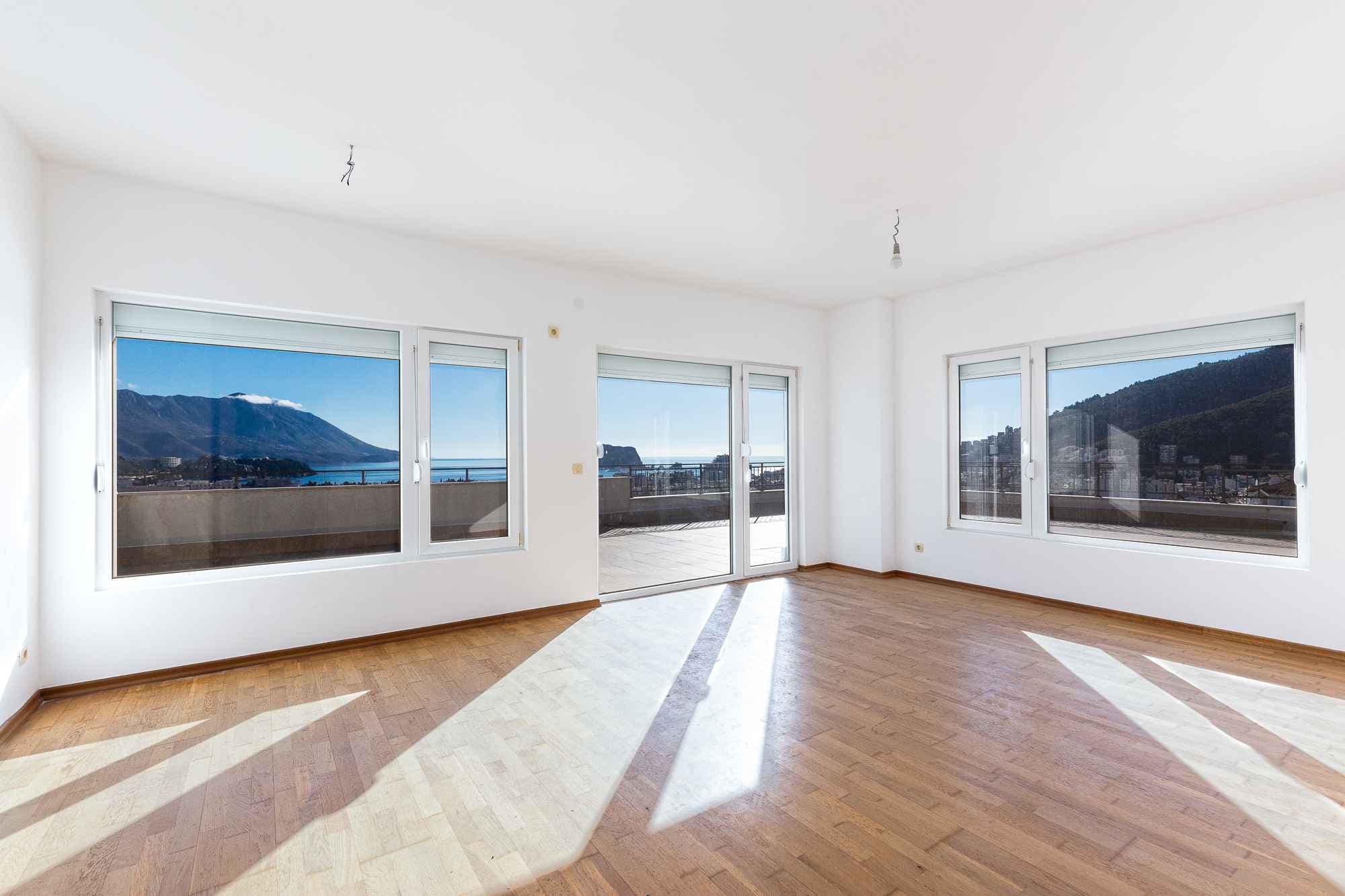 Apartment with an unforgettable sea view in Budva