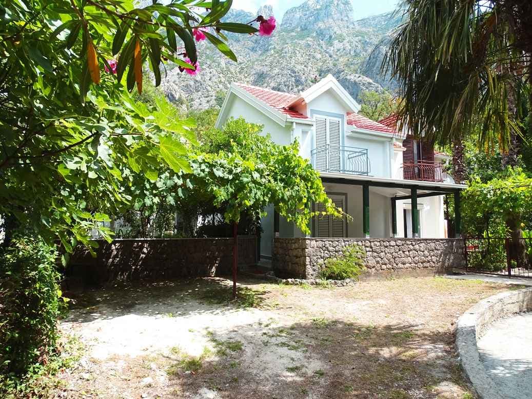 A furnished townhouse in Orahovac