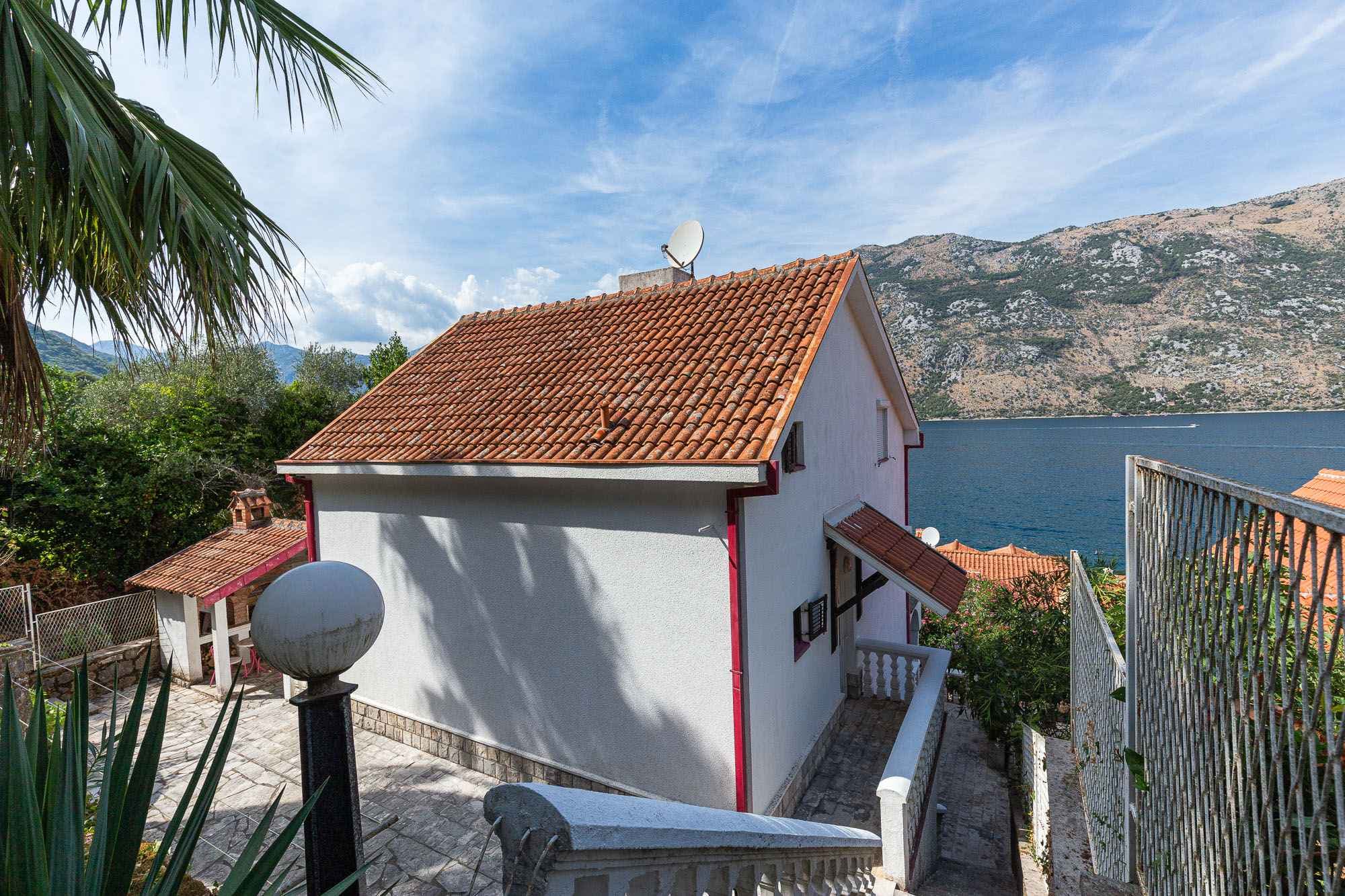 House Just 50 Meters from the Sea – Stoliv