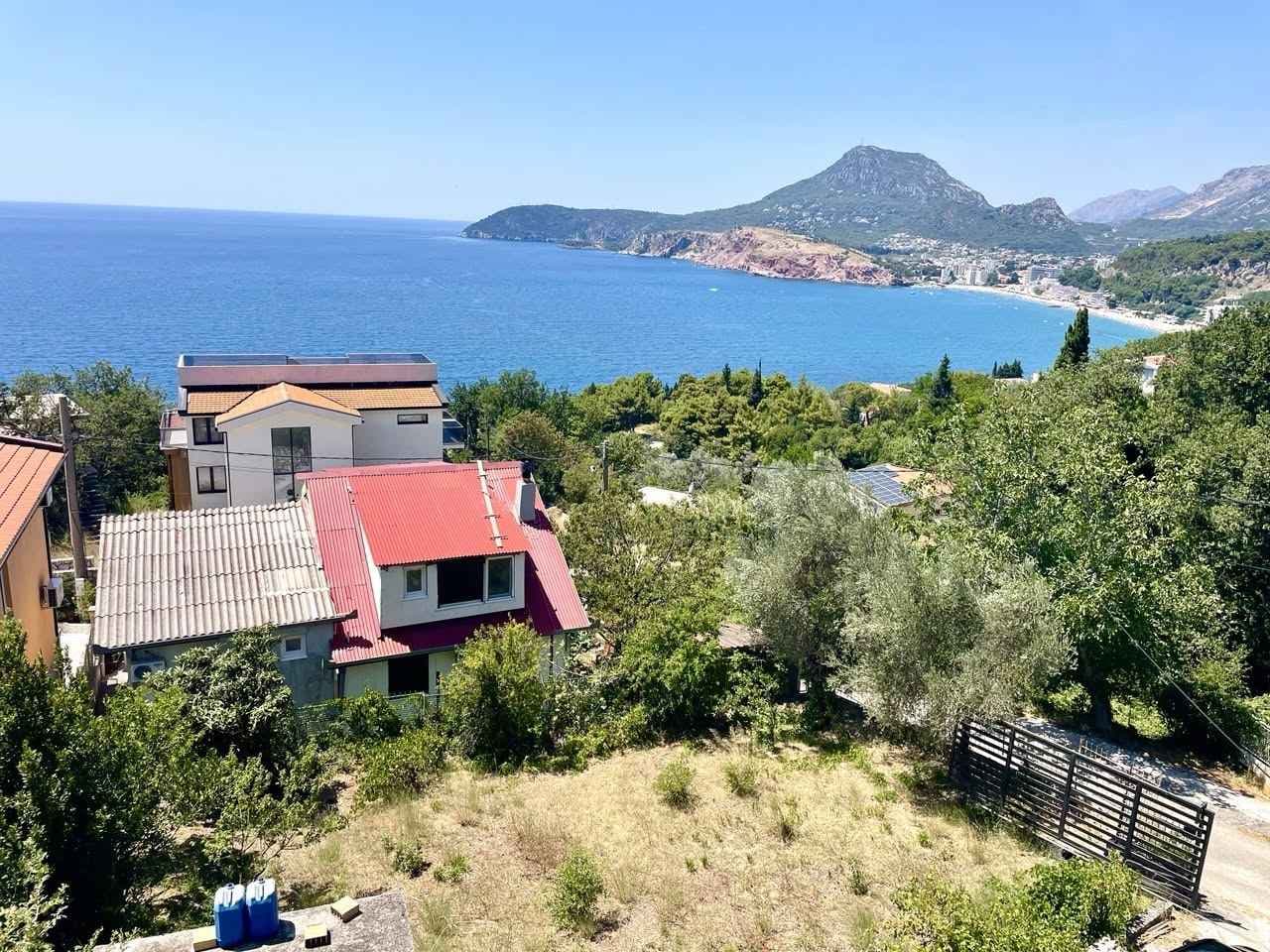Dom v lokalite Ratac, Bar, s pozemkom 1 600 m² – približne 350 m²