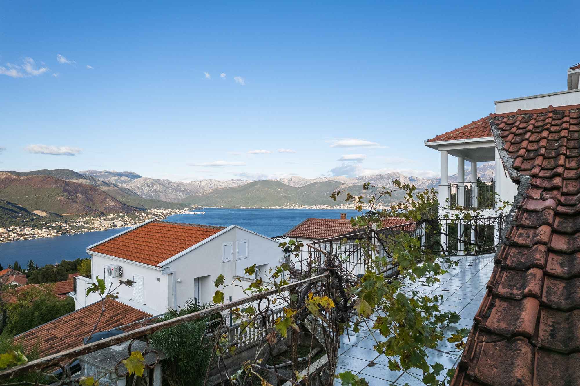 House with land plot in Luštica — 307 m²